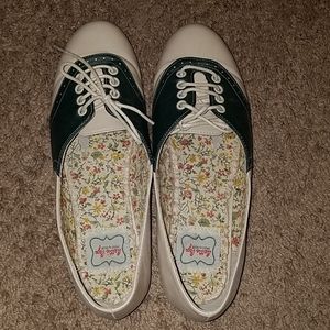Modcloth Shoes - Modcloth Bettie Page oxford flats, size 9 Modcloth Shoes - Modcloth Bettie Page oxford flats, size 9